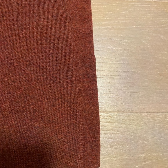 VINCE men's rust casual long sleeved top, size L - Picture 4 of 7